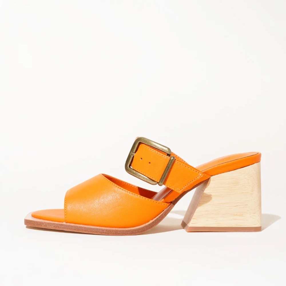 NWT Open Toe Pump Mule, Orange Peel – Charlotte Stone - Size 8